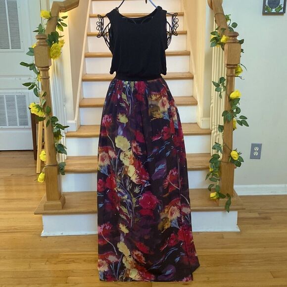 ✨🌸 Felicity & Coco Floral Maxi Dress Lower Back Cut Out and Side Split🌸 - Picture 4 of 16